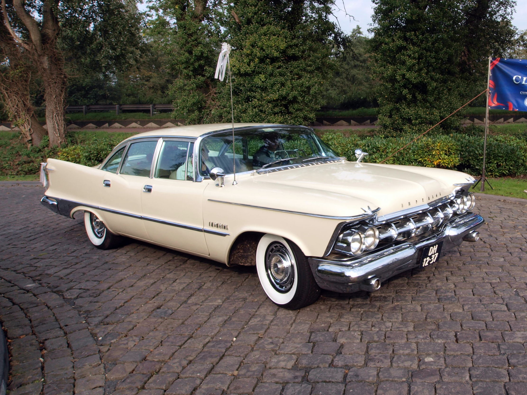 1957 Chrysler Imperial Crown #16