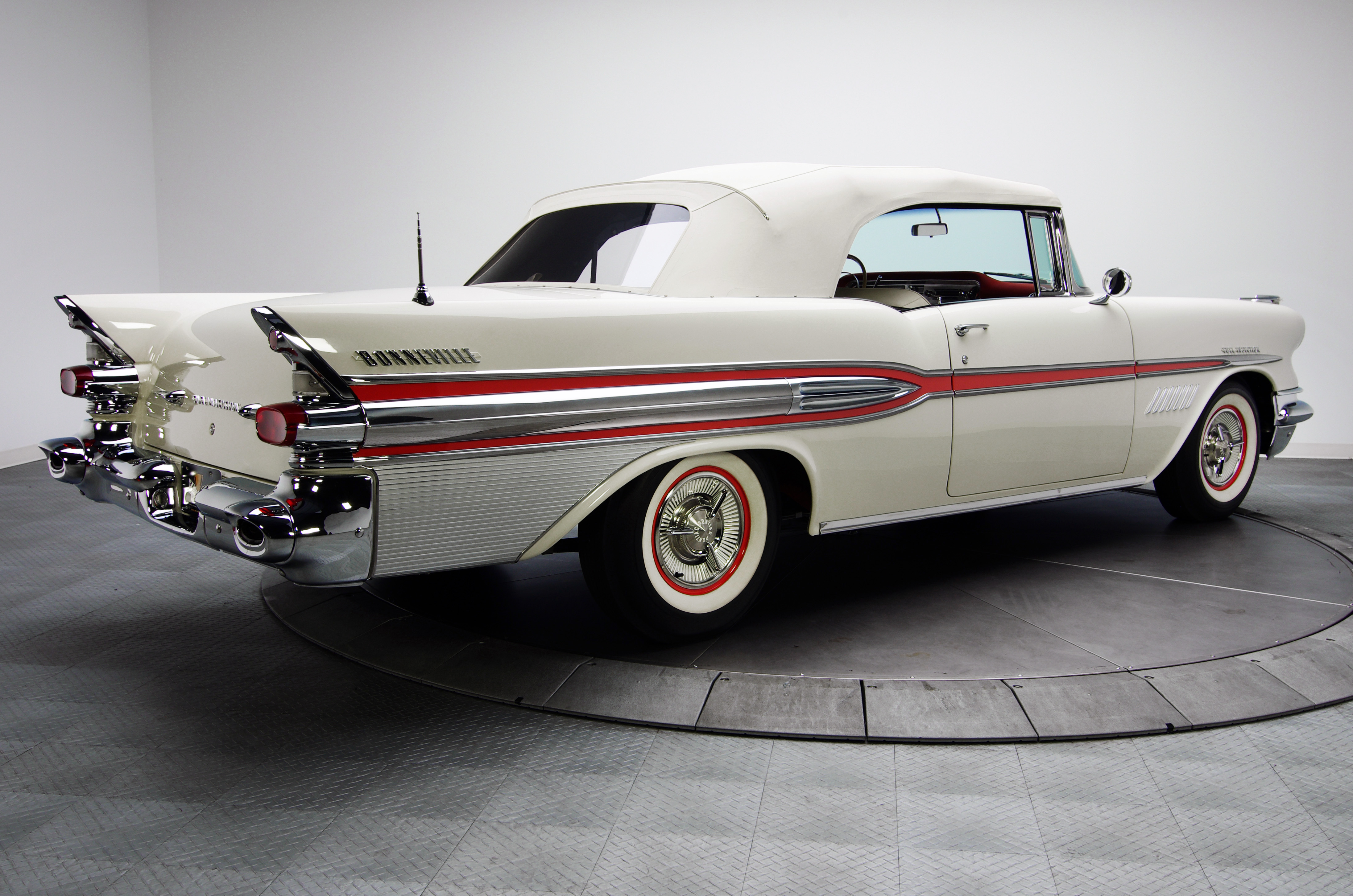 1957 Pontiac Bonneville #10