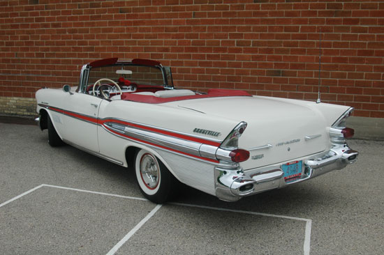 1957 Pontiac Bonneville #20