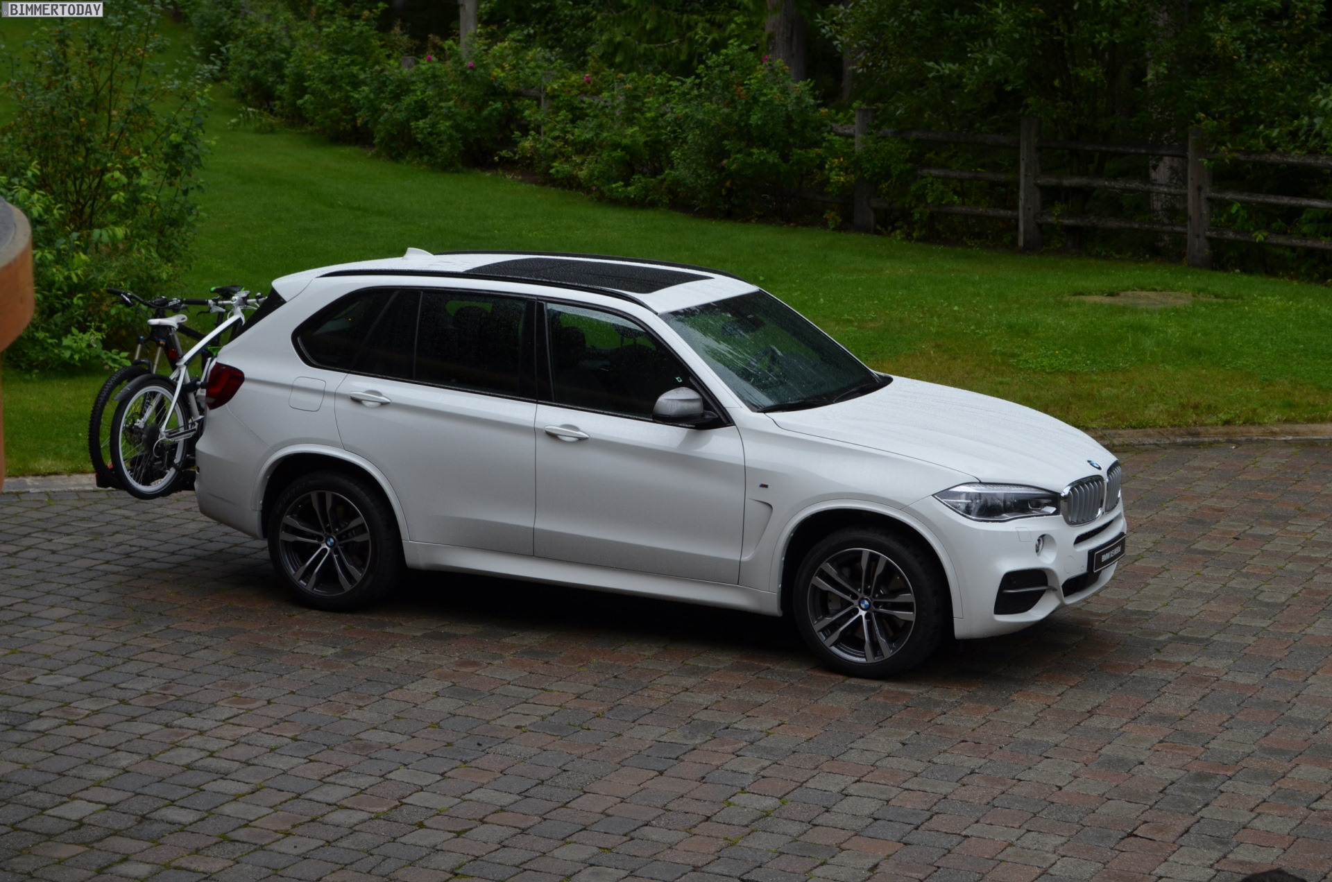 1920x1272 > 2014 BMW X5 M50d Wallpapers