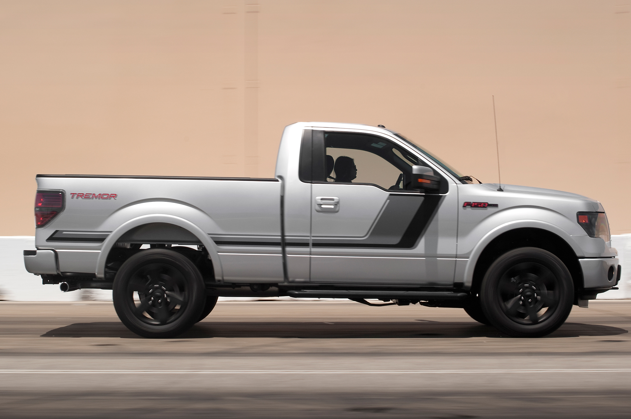 Images of 2014 Ford F-150 Tremor | 2048x1360