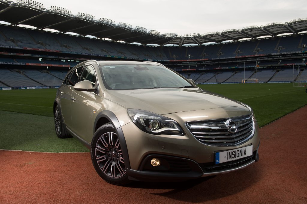 HQ 2014 Opel Insignia Country Tourer Wallpapers | File 120.79Kb