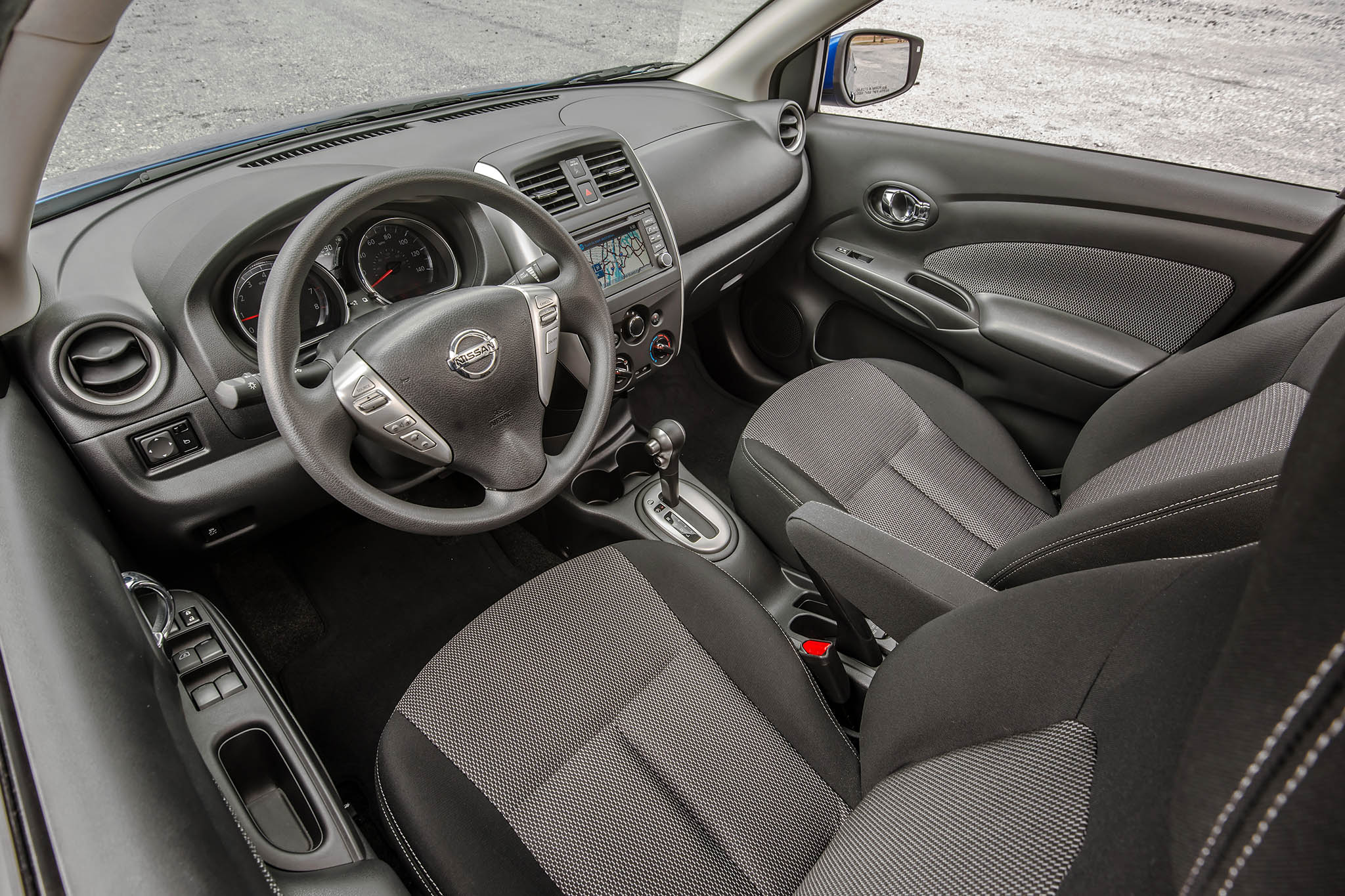 Images of 2015 Nissan Versa Sedan | 2048x1365