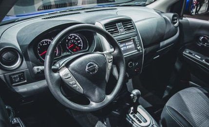 2015 Nissan Versa Sedan #13