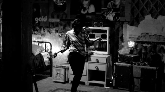 A Girl Walks Home Alone At Night Backgrounds, Compatible - PC, Mobile, Gadgets| 640x360 px