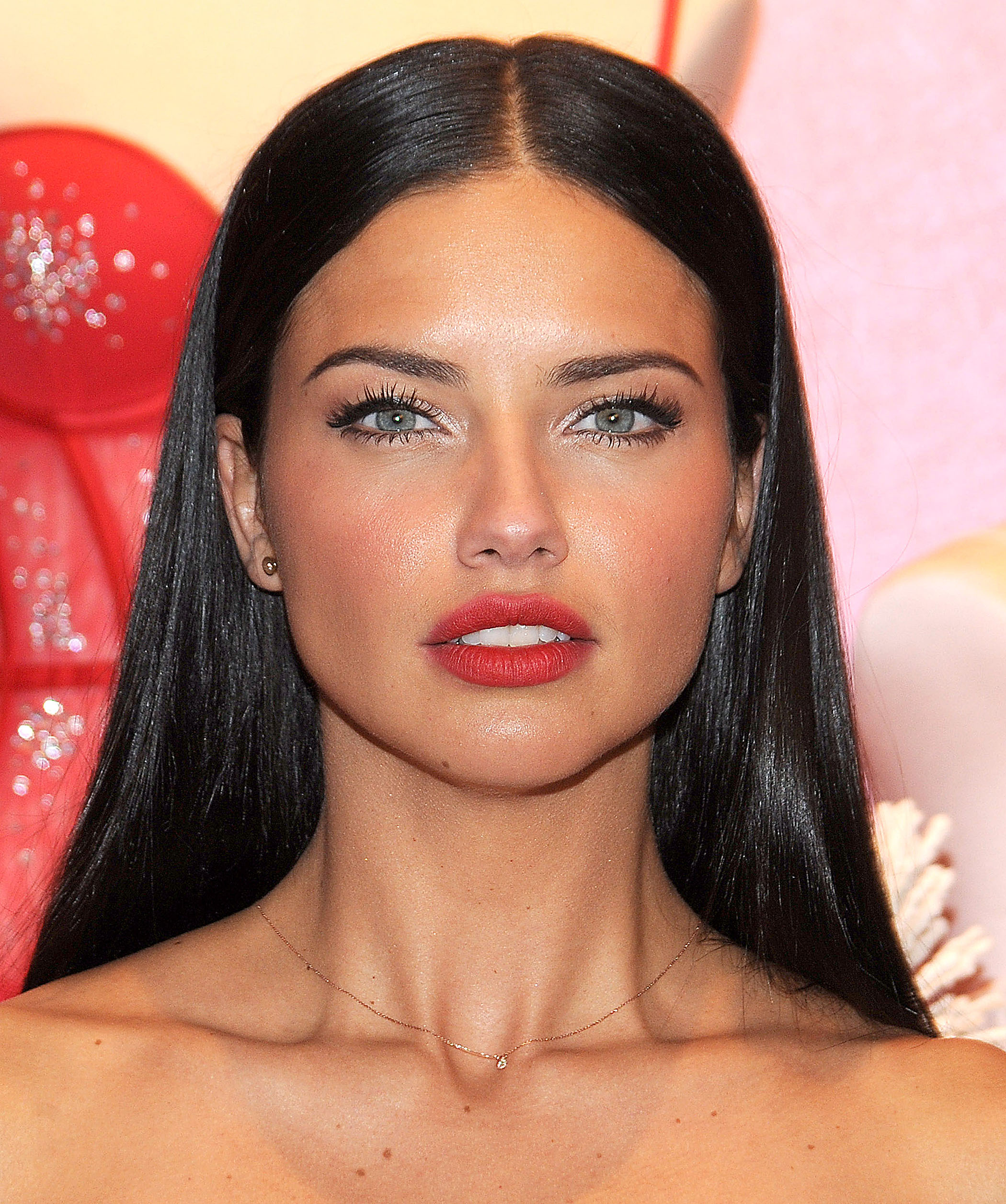 Amazing Adriana Lima Pictures & Backgrounds