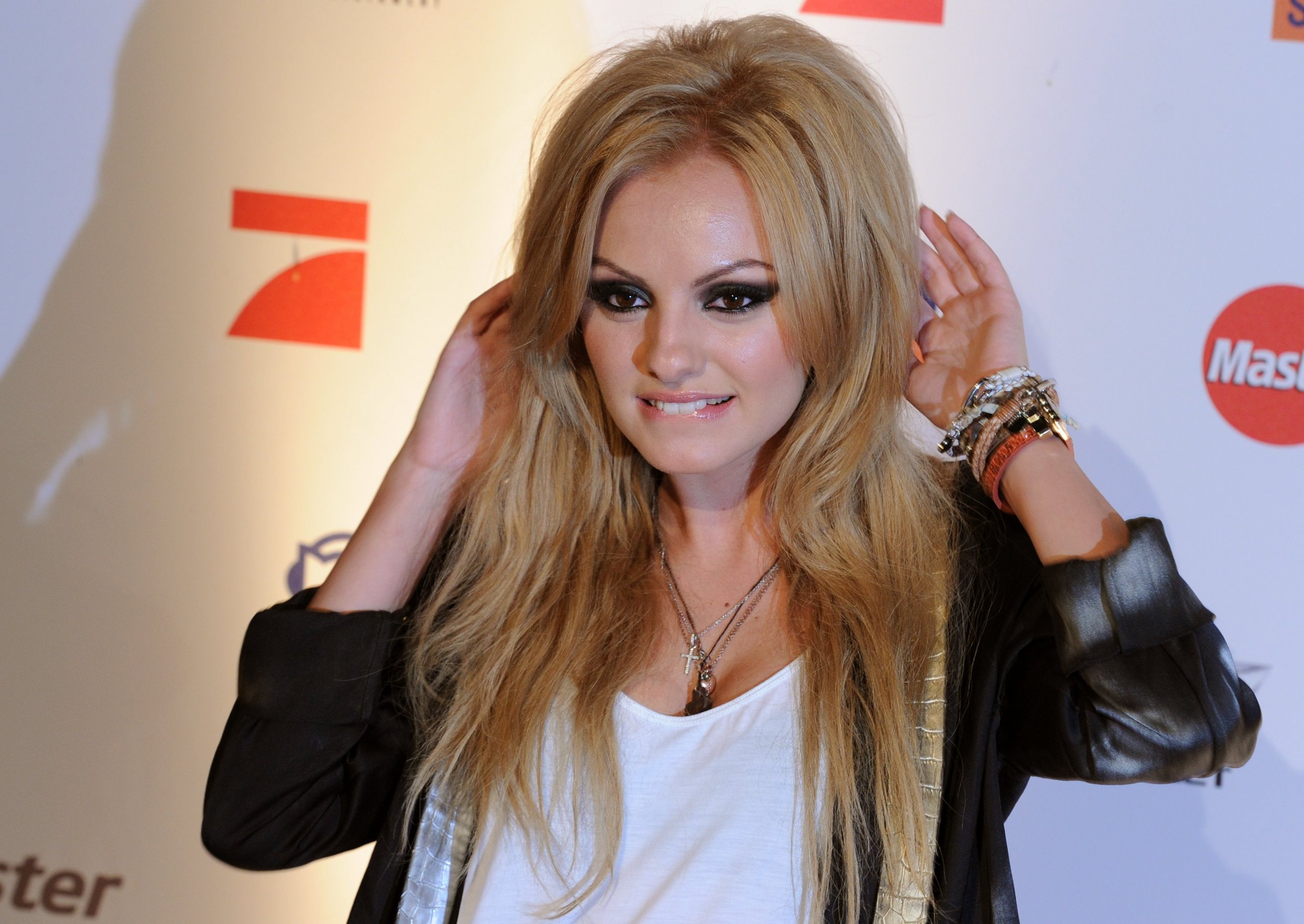 Amazing Alexandra Stan Pictures & Backgrounds