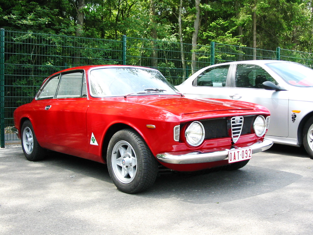 Nice Images Collection: Alfa Romeo 105 Desktop Wallpapers