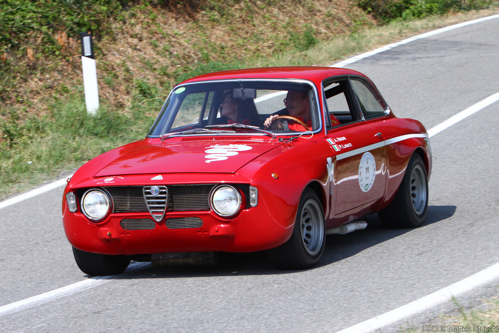 Alfa Romeo Giulia GTA Backgrounds, Compatible - PC, Mobile, Gadgets| 1024x683 px
