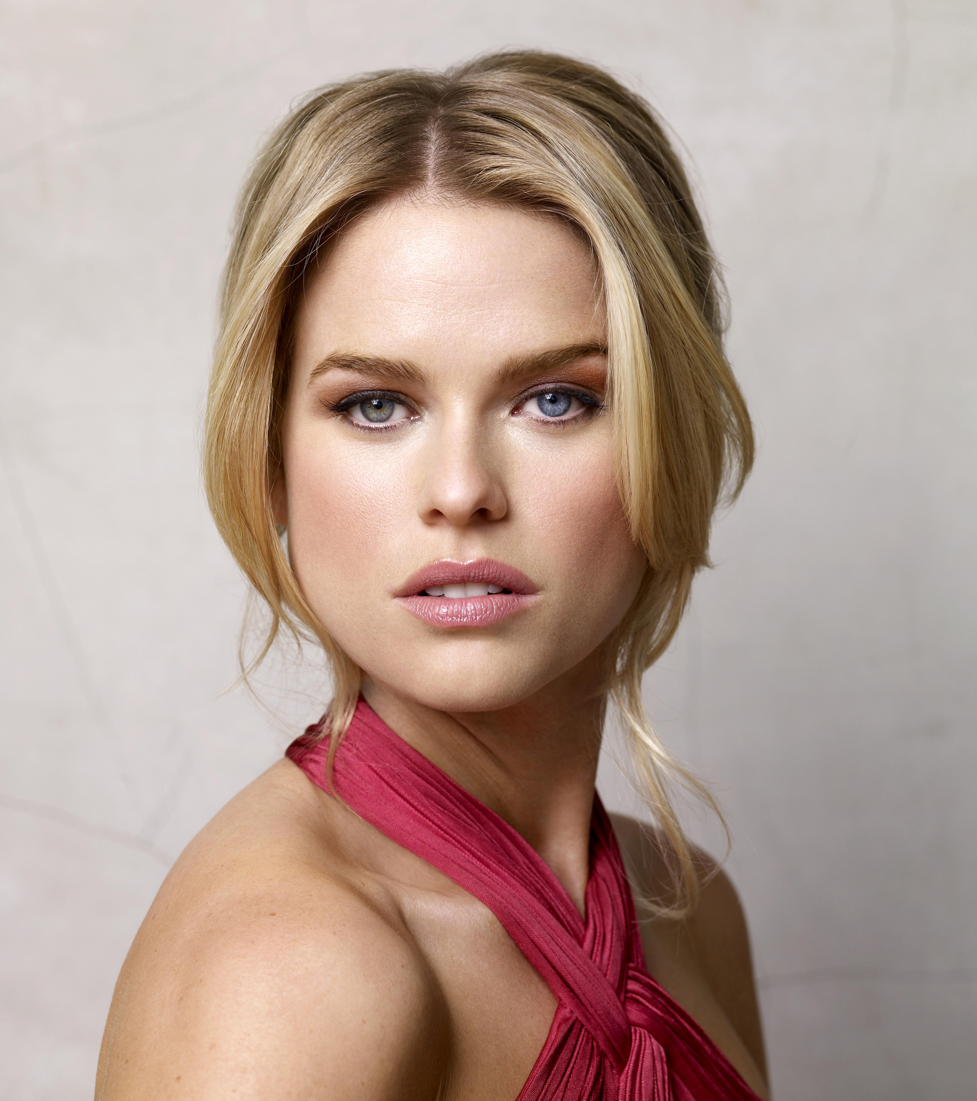 Nice wallpapers Alice Eve 2000x2253px