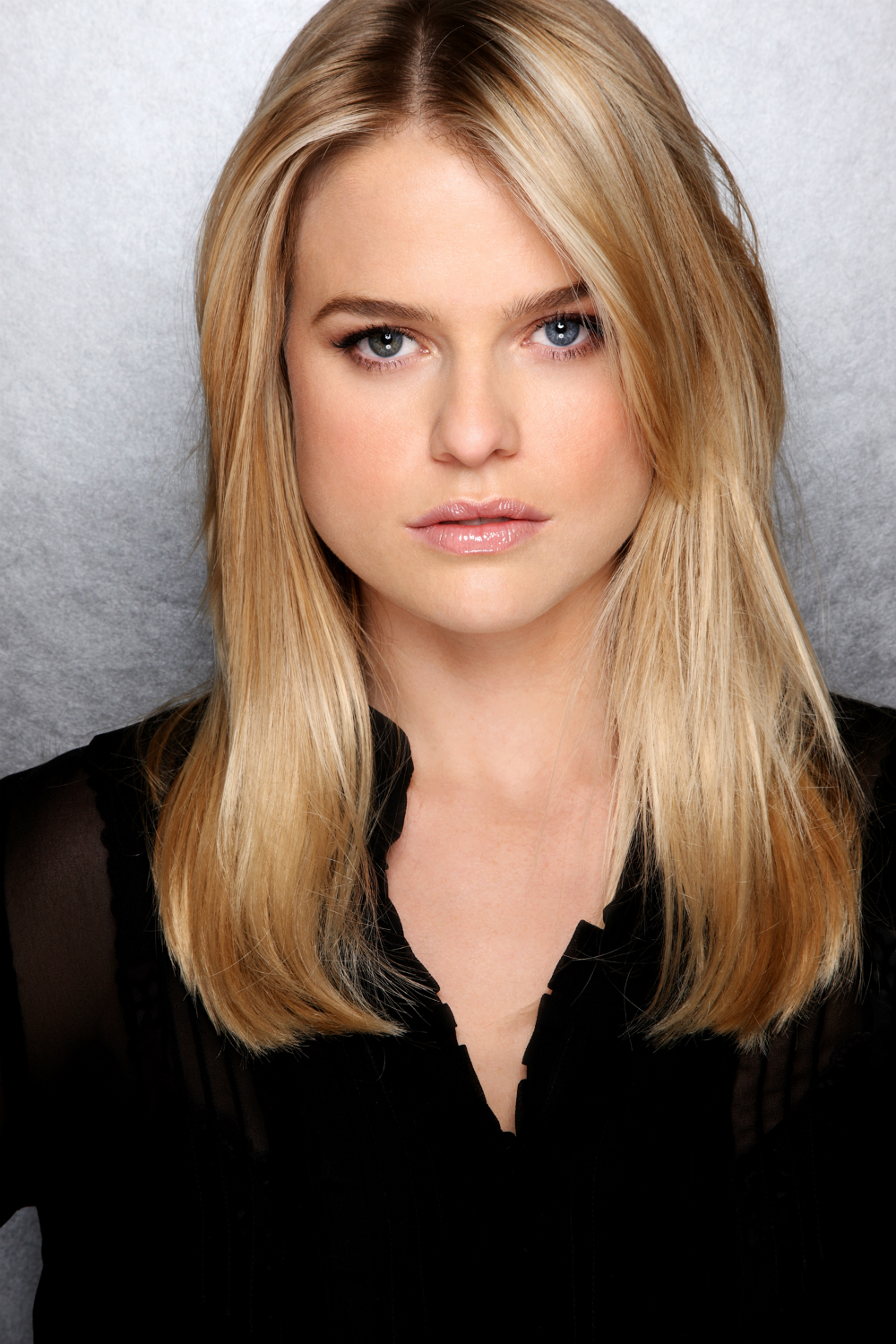 High Resolution Wallpaper | Alice Eve 1000x1500 px