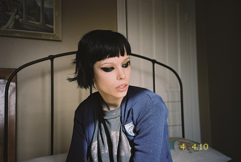 HQ Alice Glass Wallpapers | File 70.44Kb