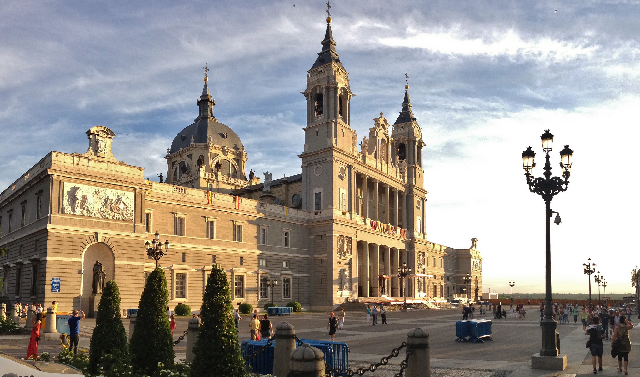 Amazing Almudena Cathedral Pictures & Backgrounds