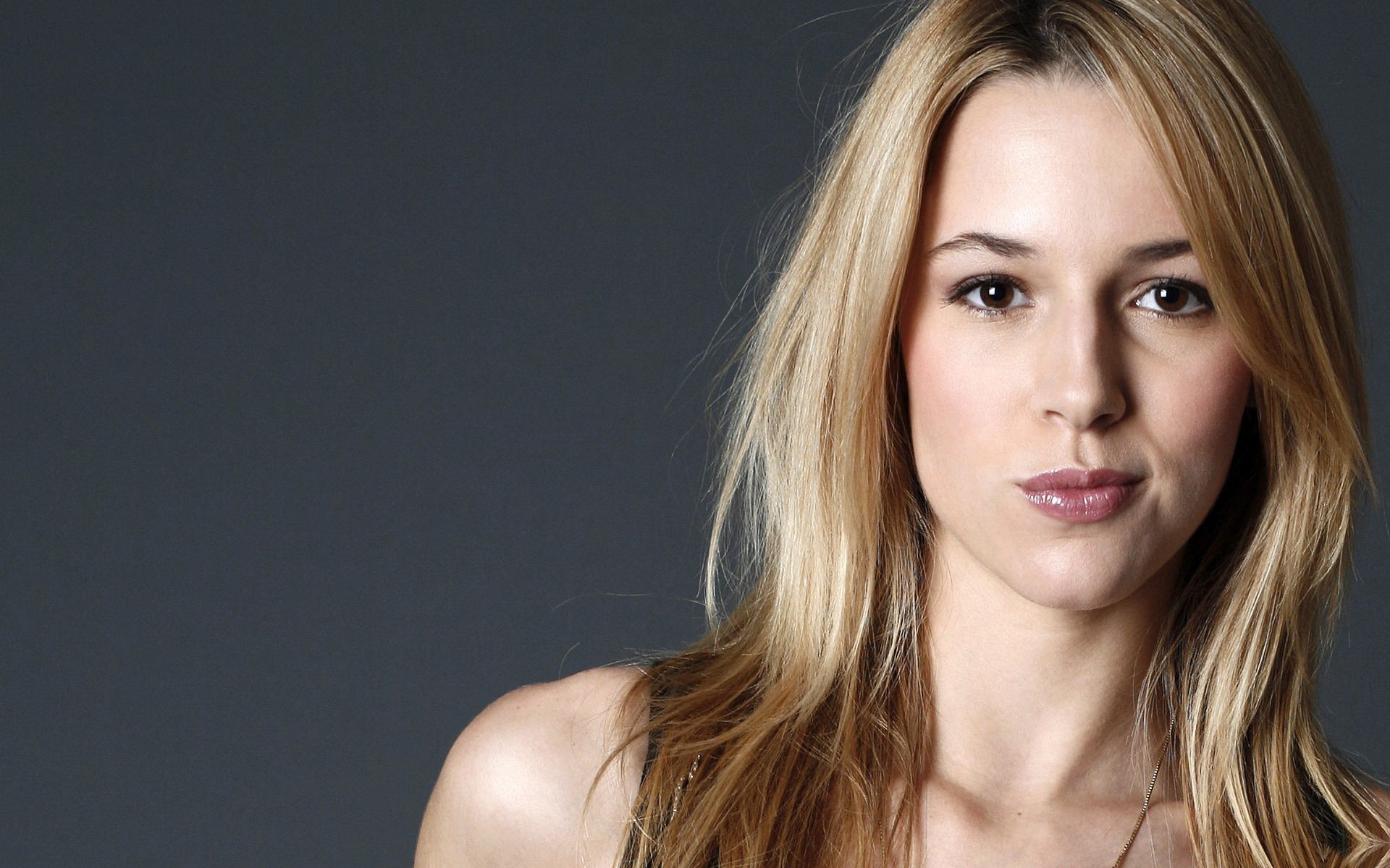 Amazing Alona Tal Pictures & Backgrounds