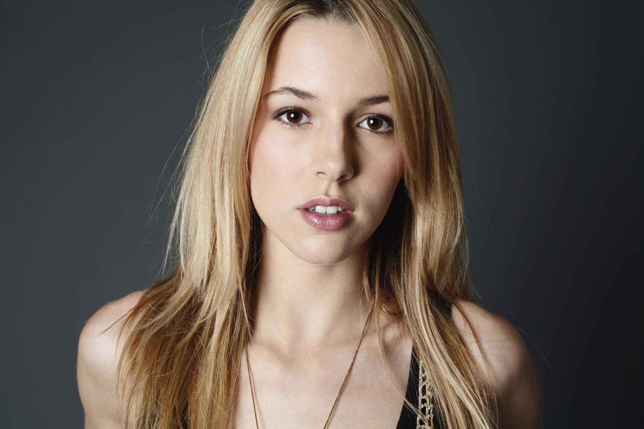 Images of Alona Tal | 2250x1500