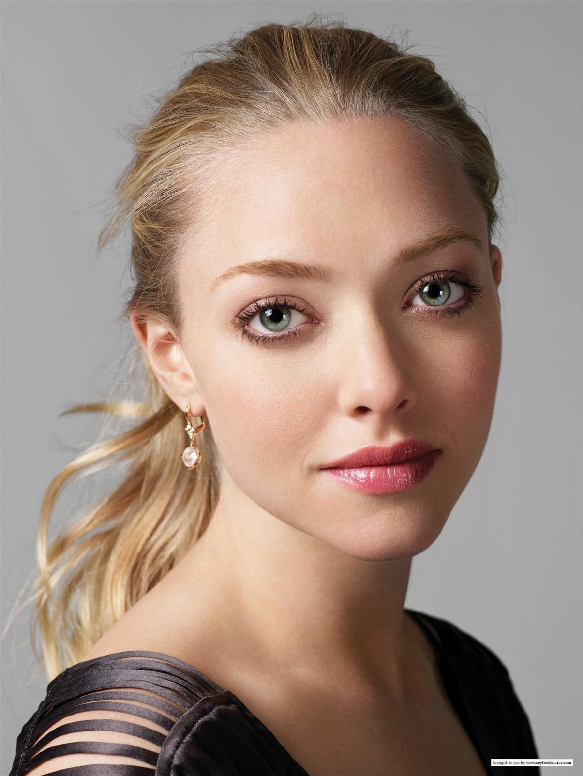 Amanda Seyfried High Quality Background on Wallpapers Vista