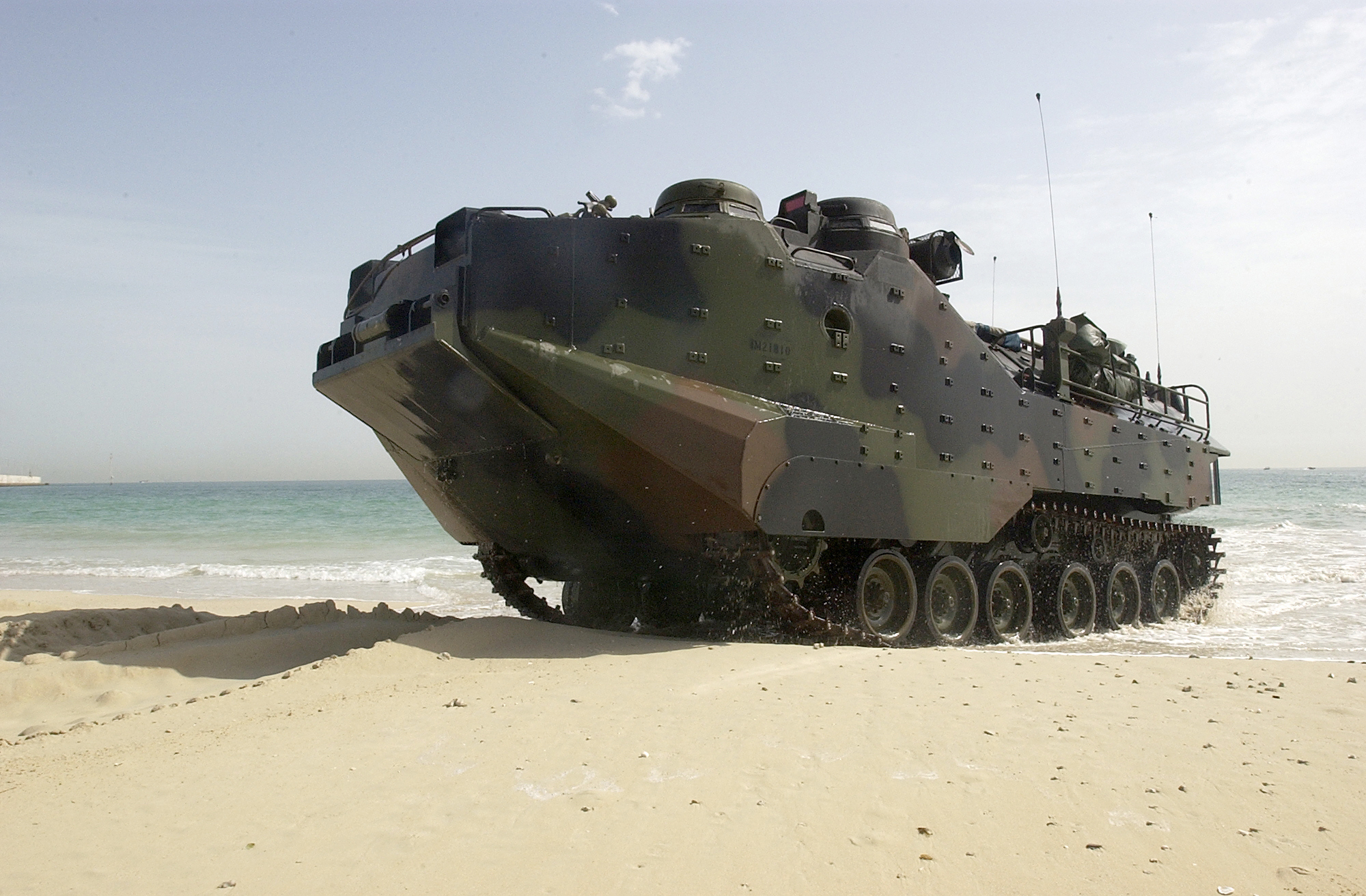 Amphibious Assault Vehicle Backgrounds, Compatible - PC, Mobile, Gadgets| 2000x1312 px