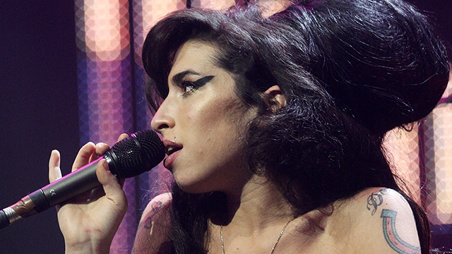 High Resolution Wallpaper | Amy Winehouse 640x360 px