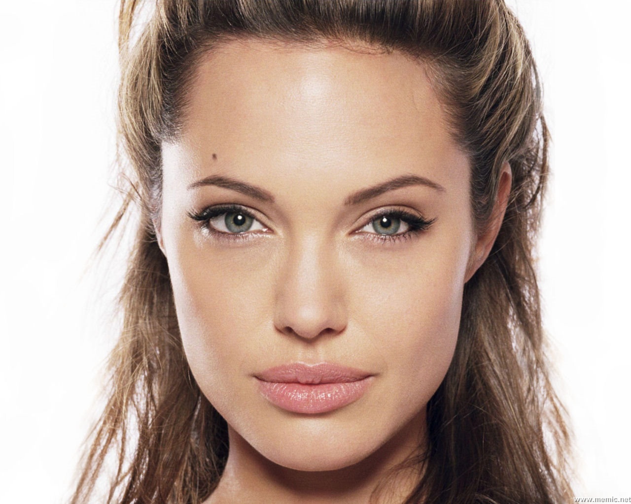 Angelina Jolie Backgrounds on Wallpapers Vista