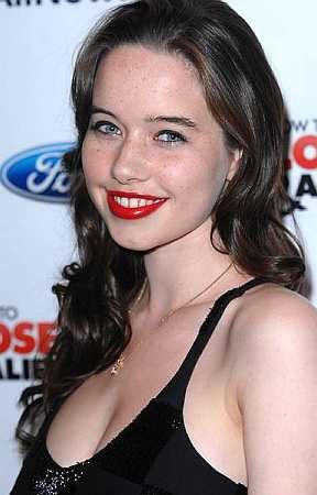 Anna Popplewell Backgrounds, Compatible - PC, Mobile, Gadgets| 288x450 px
