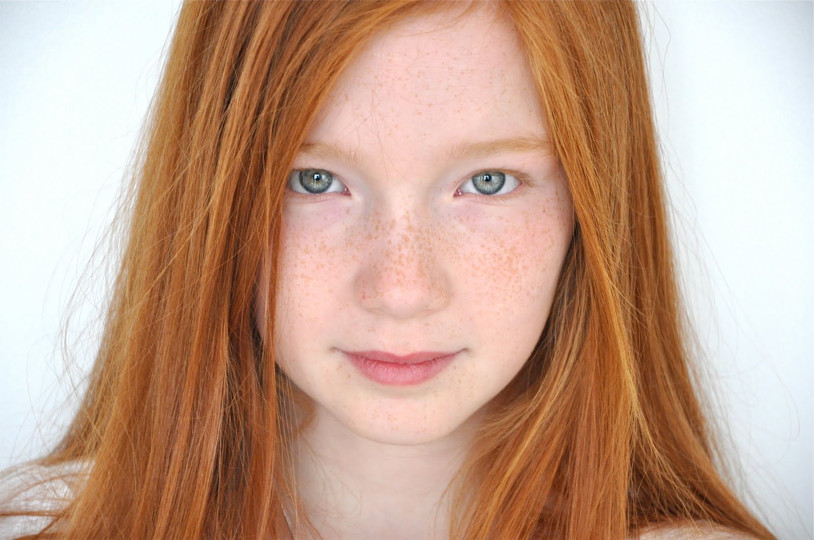 Annalise Basso Pics, Celebrity Collection