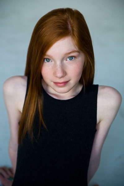 Nice wallpapers Annalise Basso 400x600px
