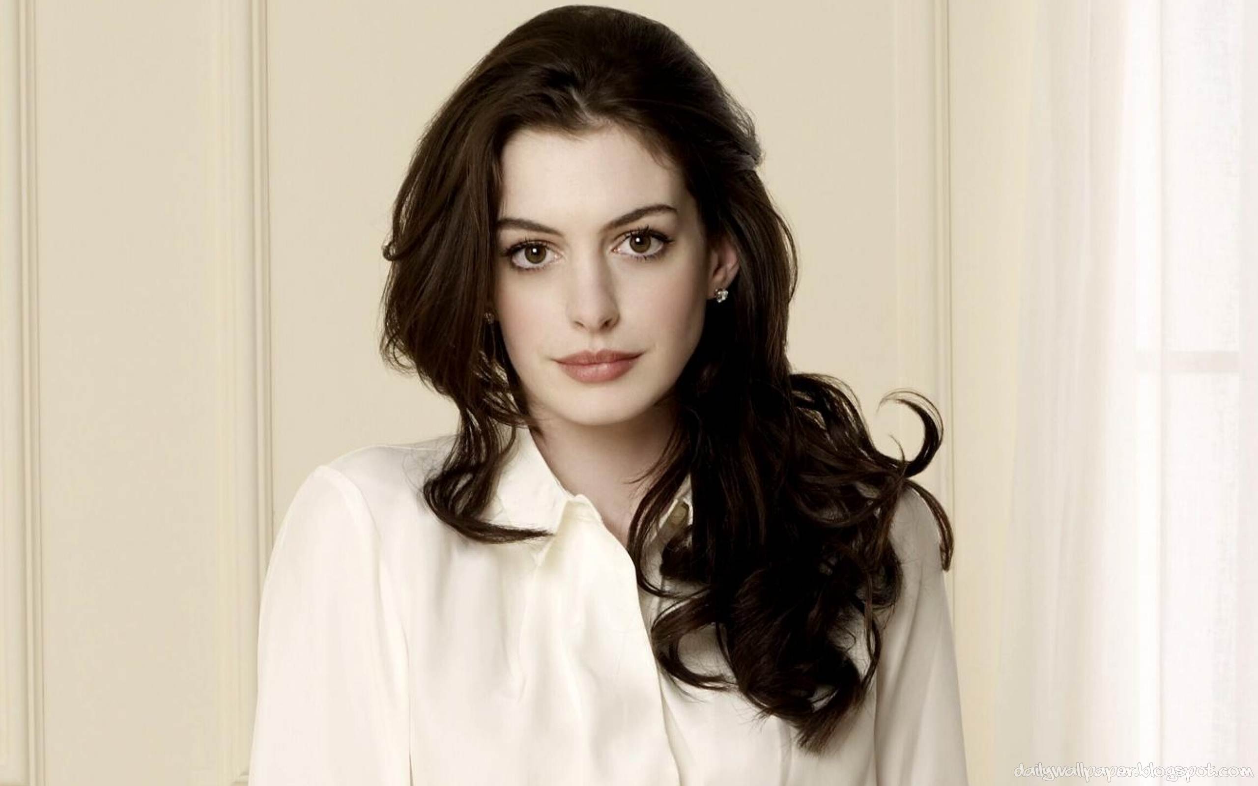 Nice Images Collection: Anne Hathaway Desktop Wallpapers