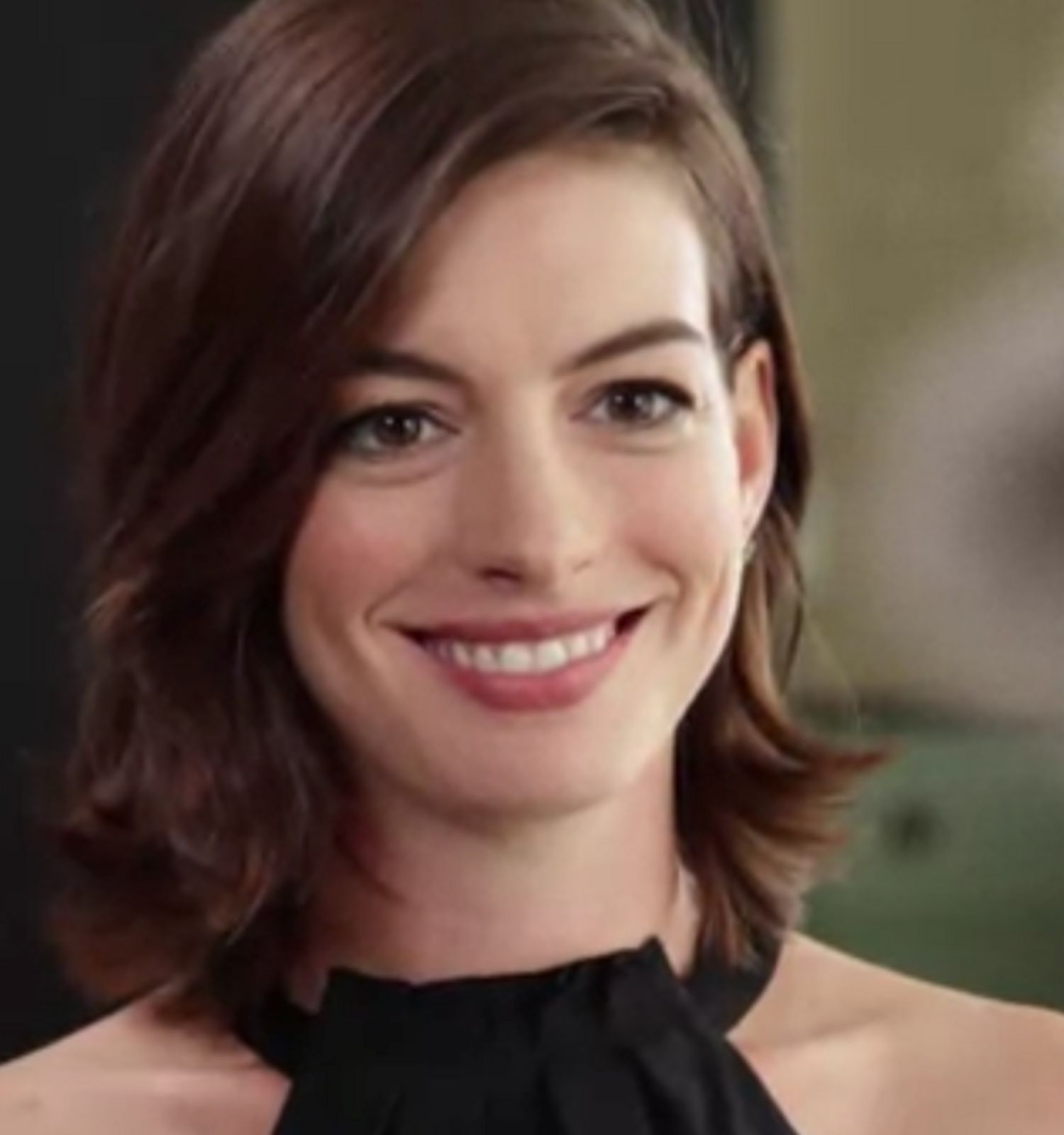 Amazing Anne Hathaway Pictures & Backgrounds