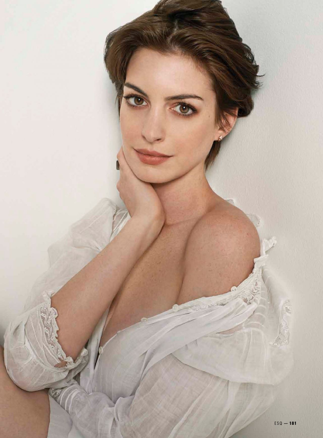 Anne Hathaway High Quality Background on Wallpapers Vista