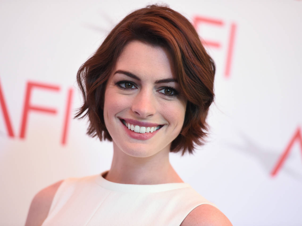HQ Anne Hathaway Wallpapers | File 79.52Kb