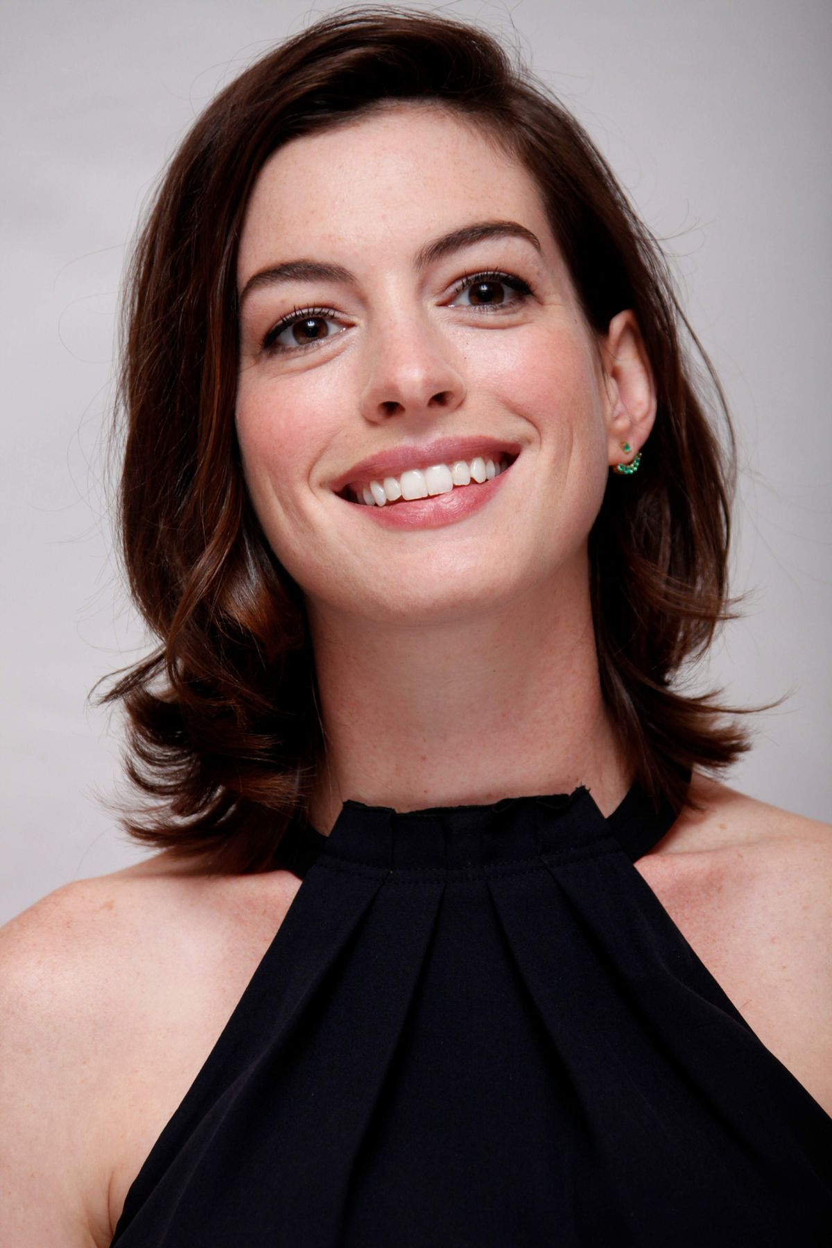HQ Anne Hathaway Wallpapers | File 178.51Kb