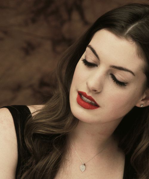 500x600 > Anne Hathaway Wallpapers