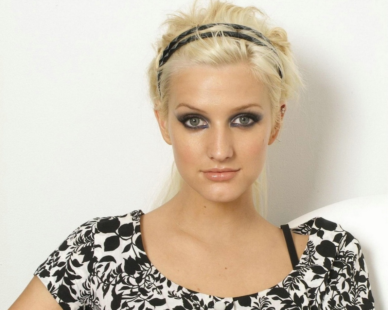 Ashlee Simpson High Quality Background on Wallpapers Vista