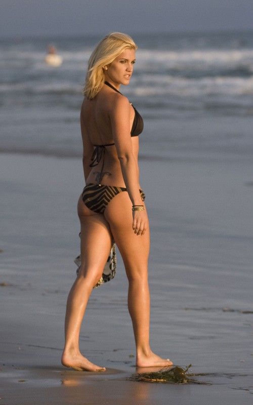 1 Ashley Roberts of Pussycat Dolls in bikini at Malibu beach (10 pics). 