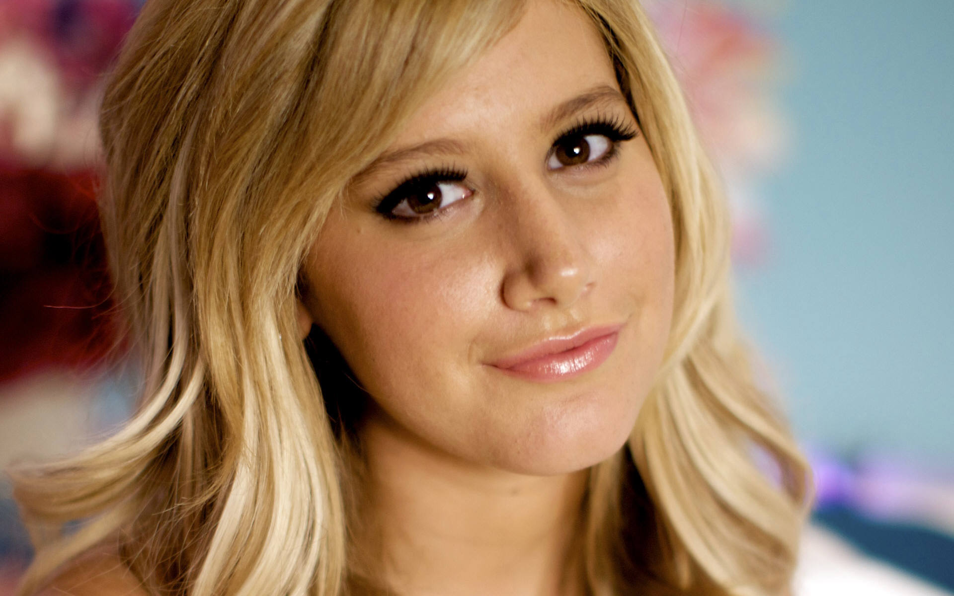 Amazing Ashley Tisdale Pictures & Backgrounds