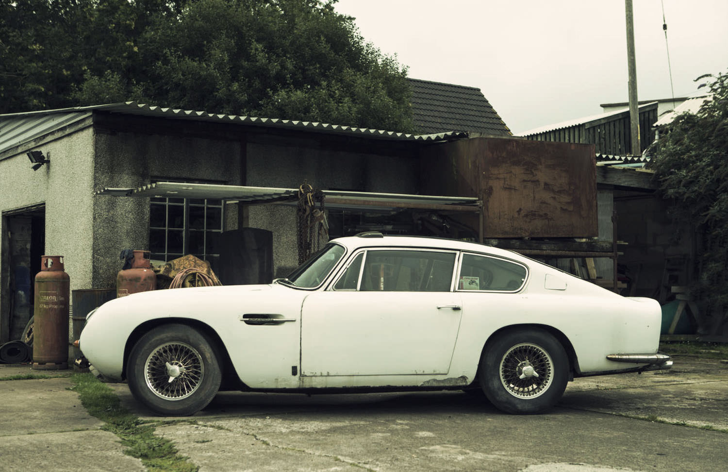 Aston Martin DB6 Backgrounds on Wallpapers Vista