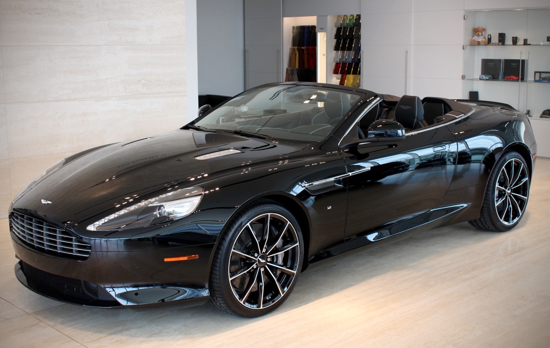 Amazing Aston Martin DB9 Pictures & Backgrounds