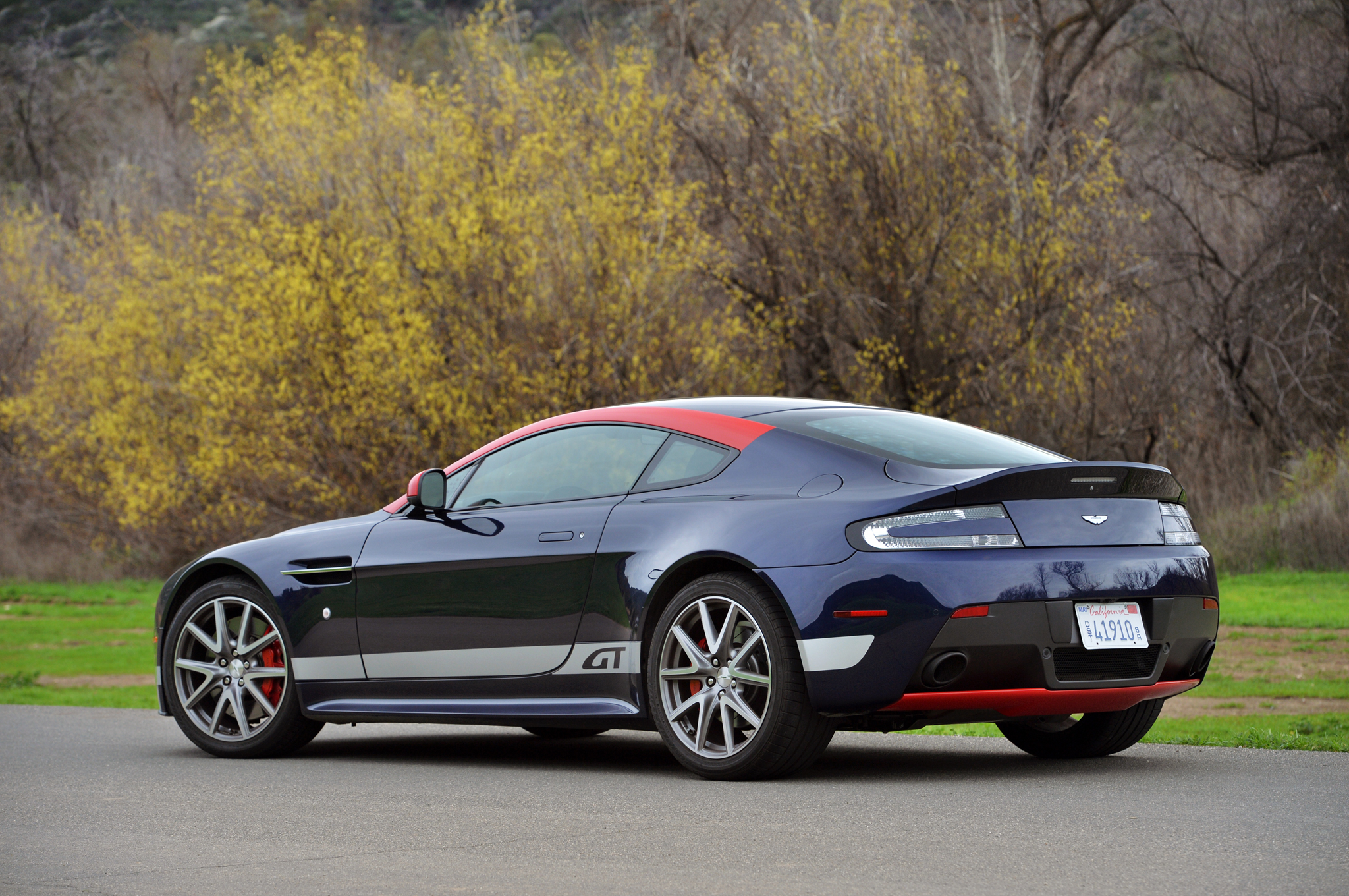 Aston Martin V8 Vantage Pics, Vehicles Collection