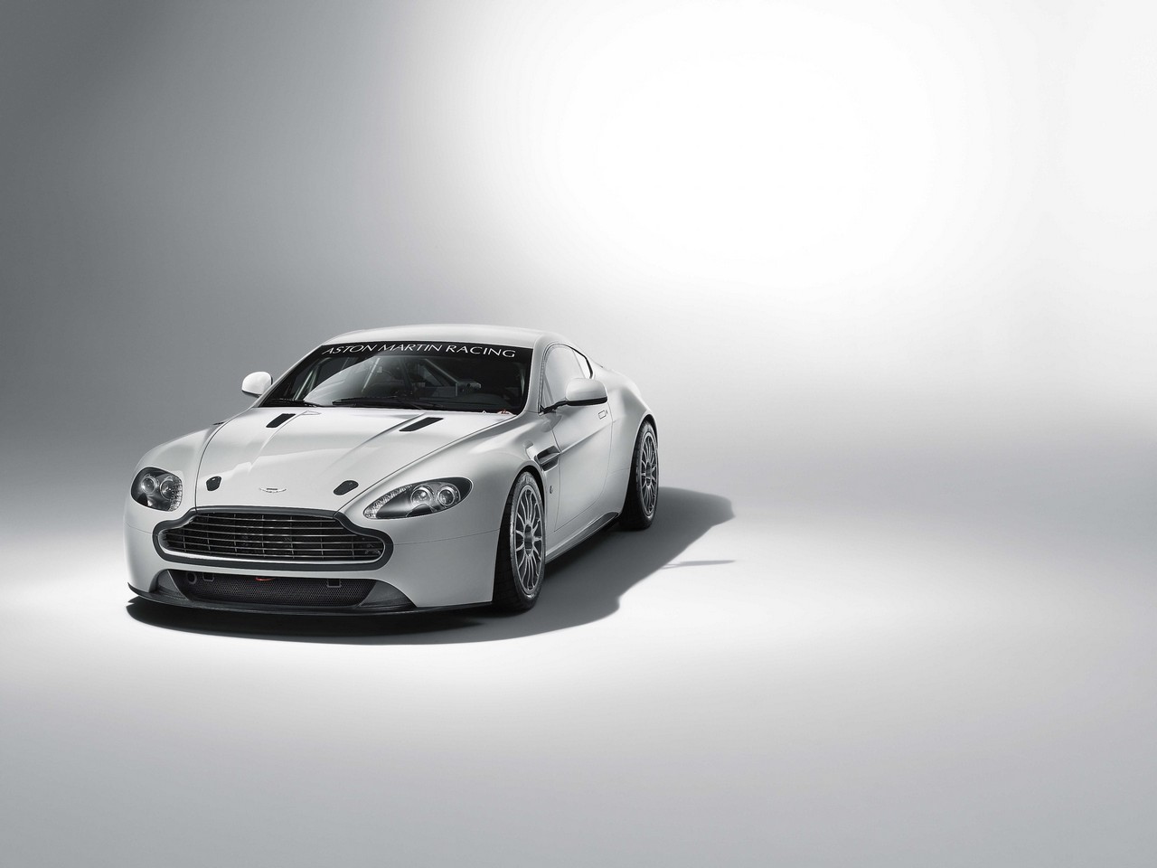 Aston Martin Vantage GT4 #5