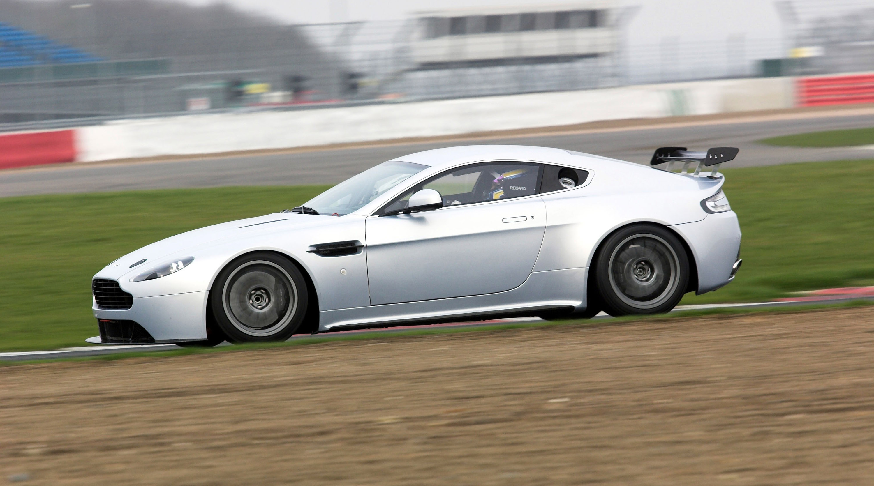 Aston Martin Vantage GT4 #14