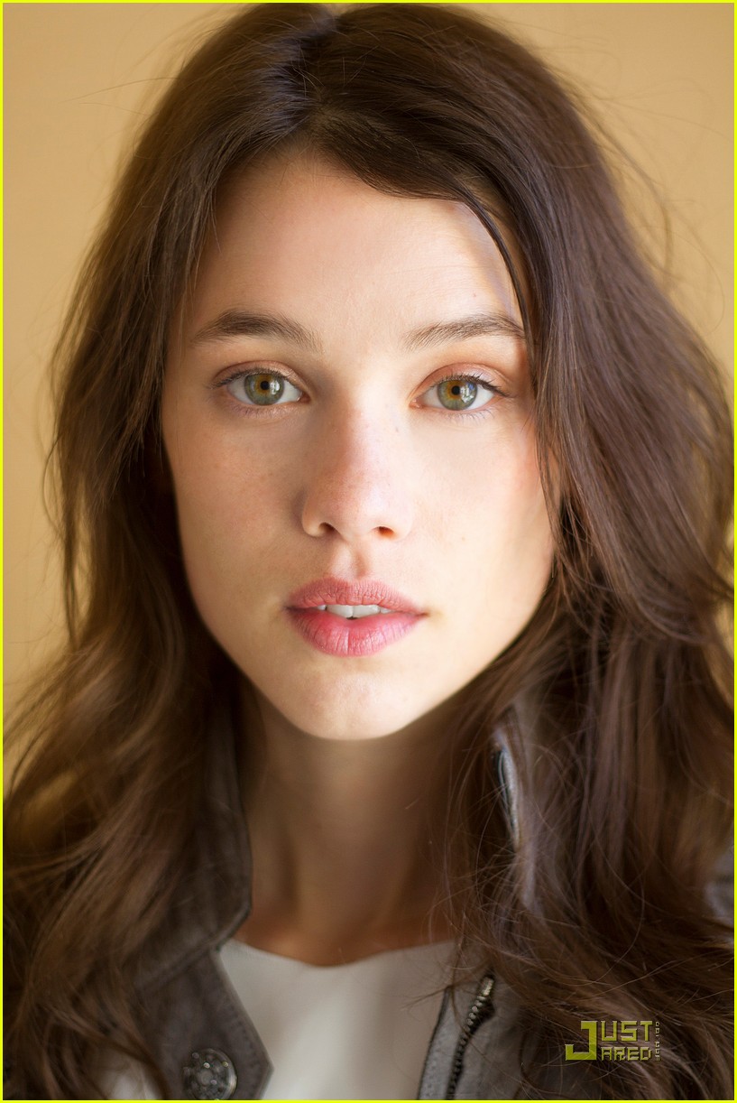 Astrid Bergès-Frisbey High Quality Background on Wallpapers Vista