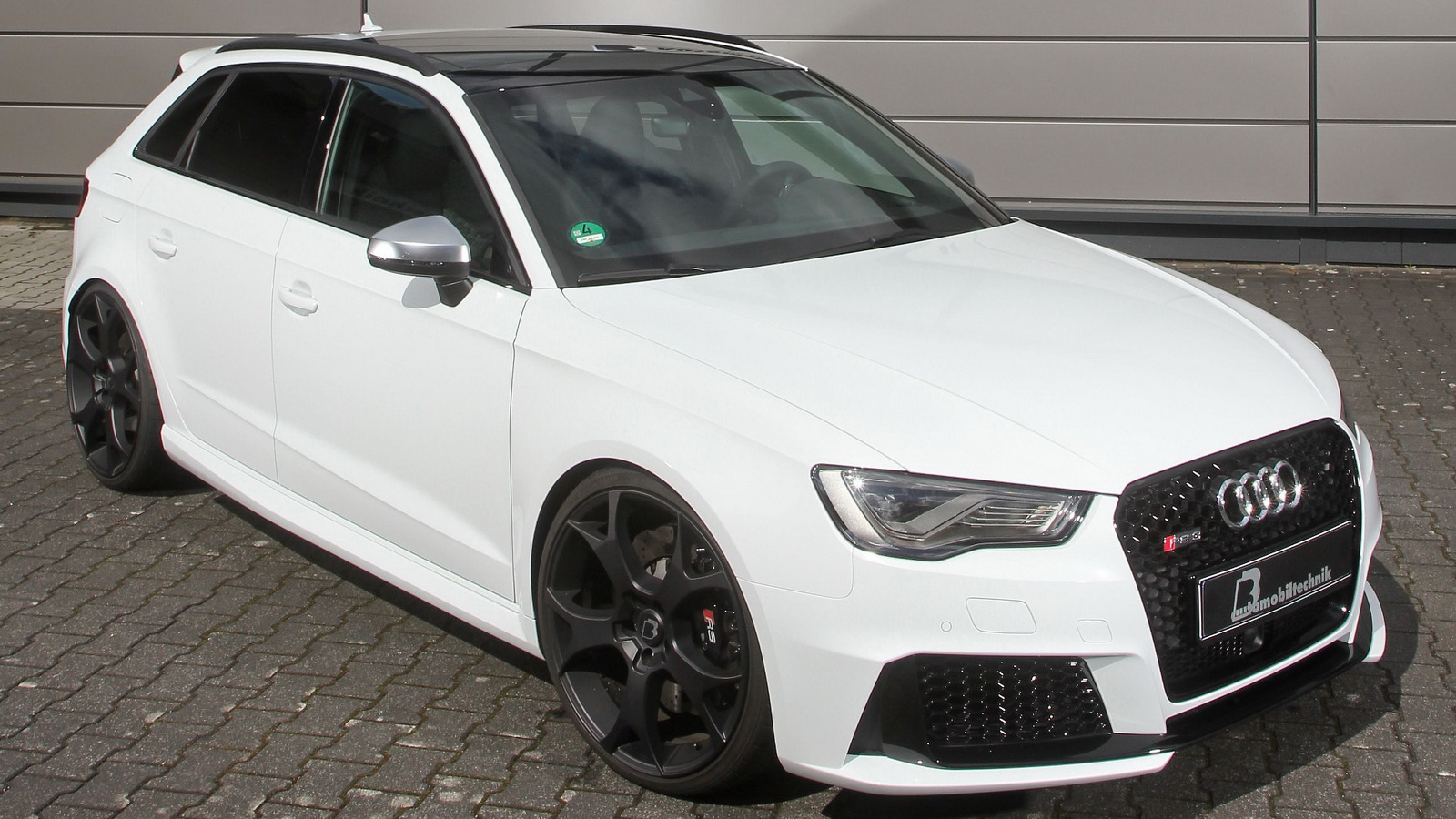 Amazing Audi RS3 Pictures & Backgrounds