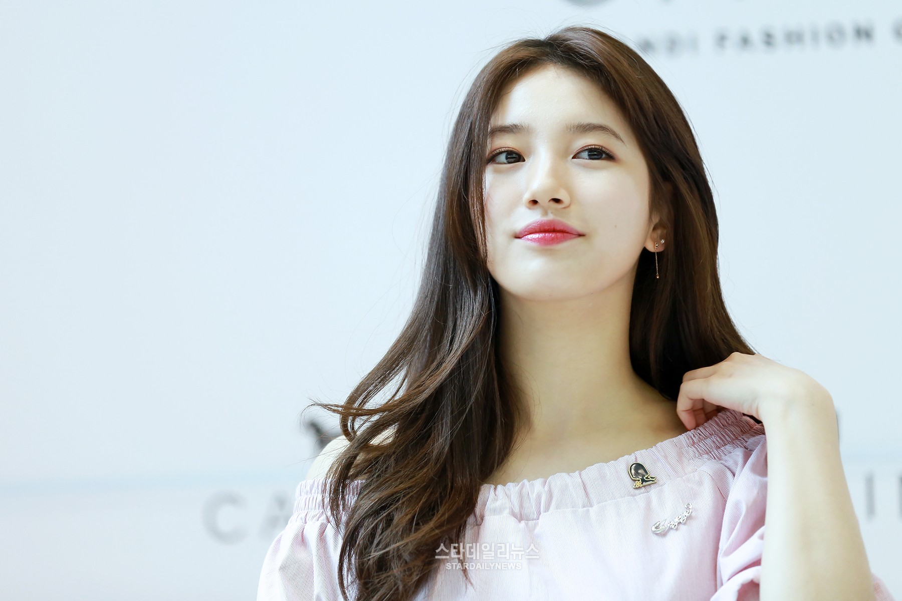 Suzy Pics, Music Collection