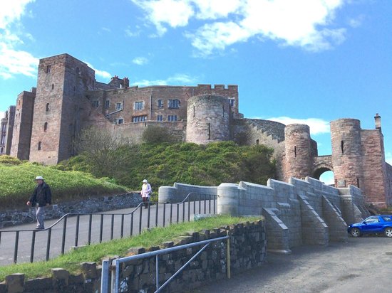 Bamburgh Castle Backgrounds, Compatible - PC, Mobile, Gadgets| 550x412 px