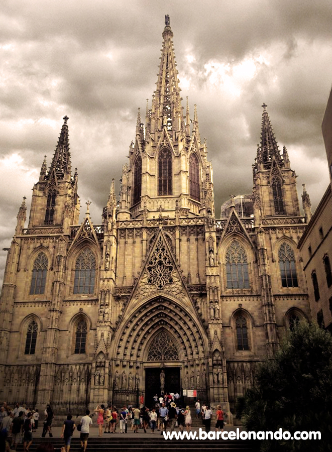 HQ Barcelona Cathedral Wallpapers | File 564.33Kb