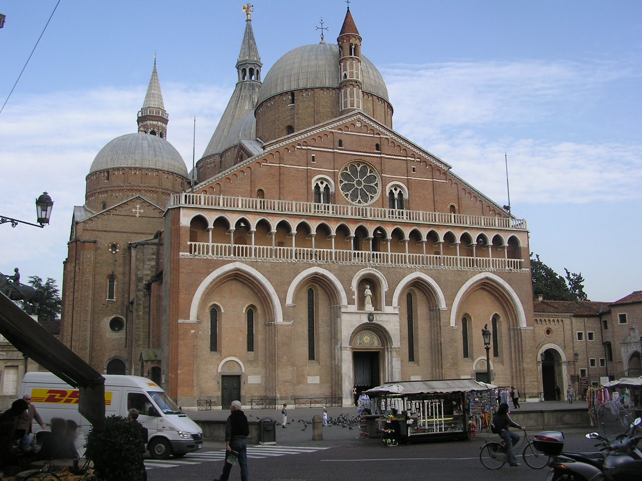 Nice Images Collection: Basilica Of Saint Anthony Of Padua Desktop Wallpapers