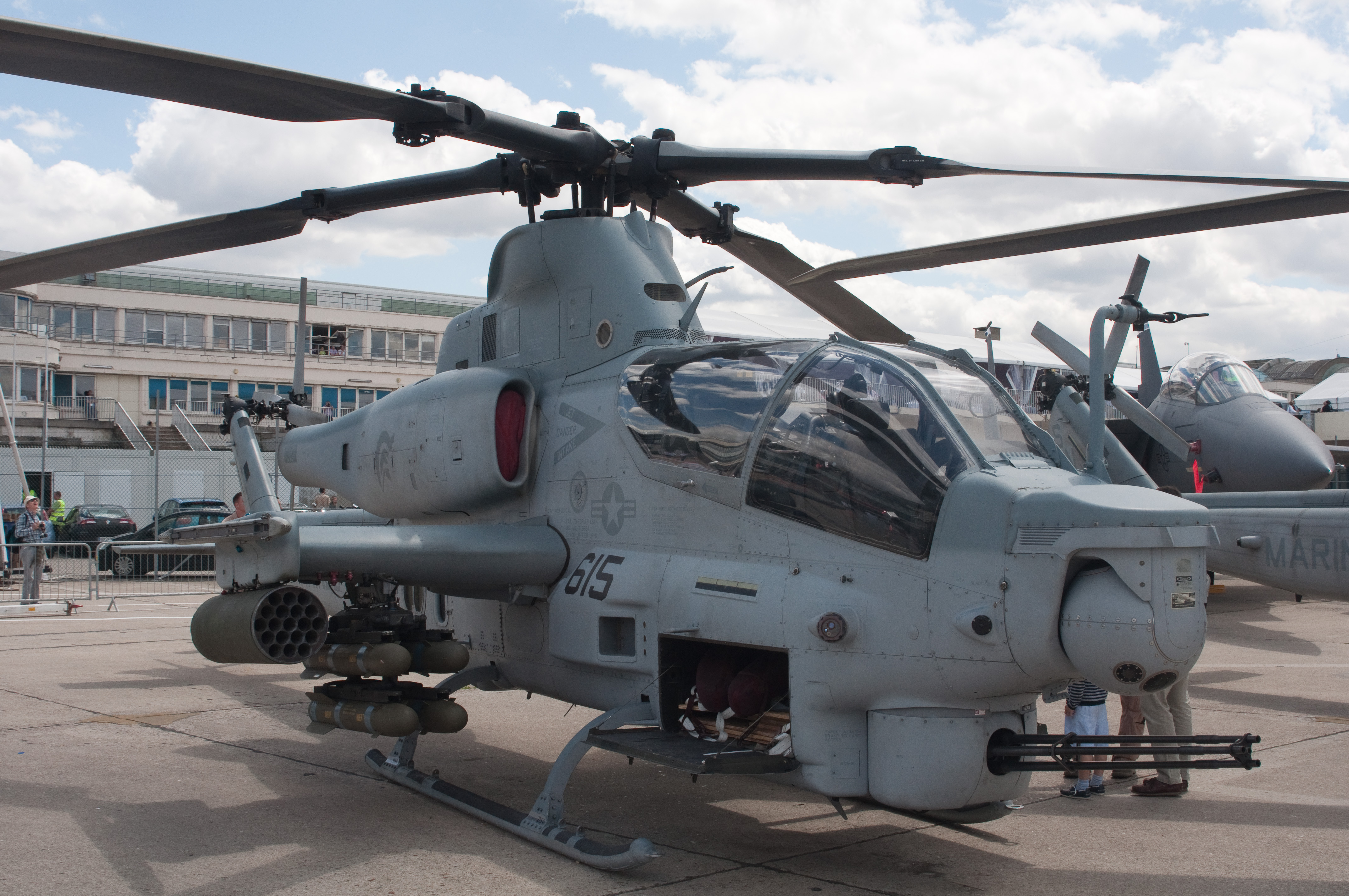 Bell AH-1 SuperCobra #10