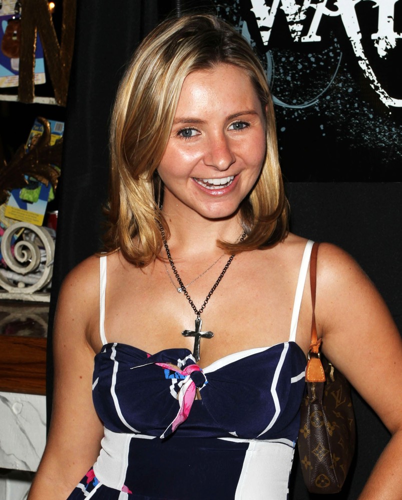 Nice wallpapers Beverley Mitchell 803x1000px