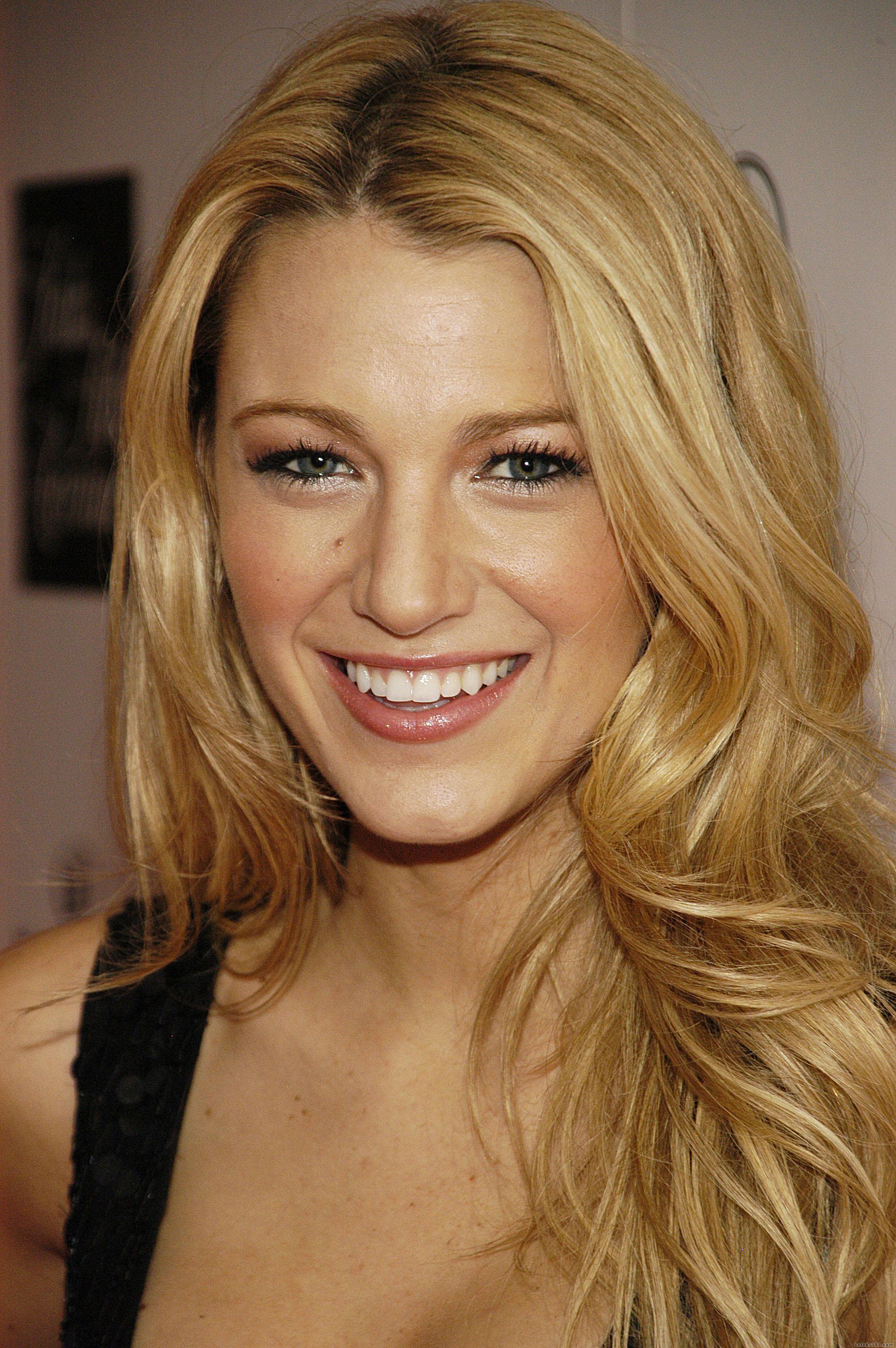 Nice wallpapers Blake Lively 2000x3008px