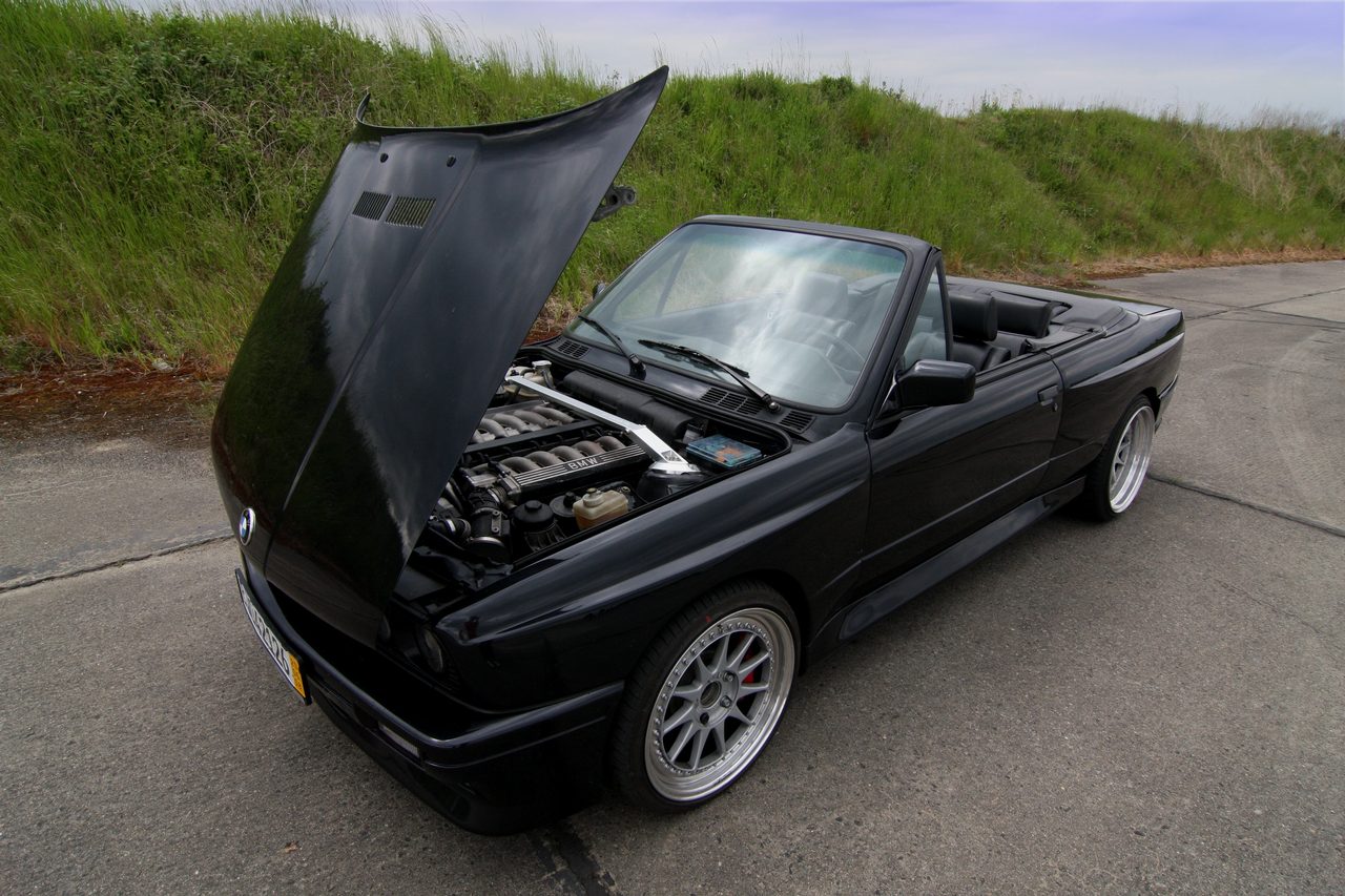 Nice Images Collection: BMW E30 M3 Cabrio Desktop Wallpapers